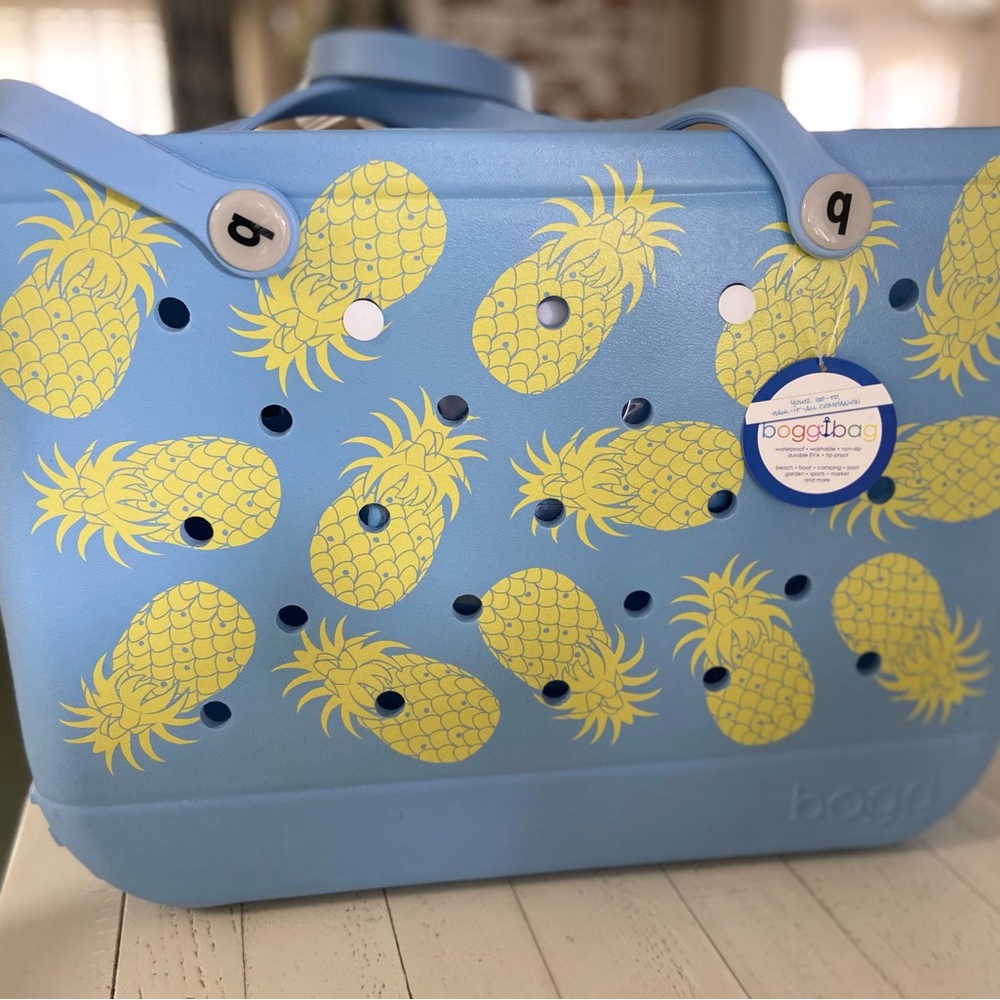 BOGG BAG XL
Limited Edition Blue Pineapple 
Brand new with tags 19" x 15" x 9.5"
